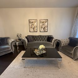 Sofa, 2 Chairs, 2 End Tables, Coffee Table