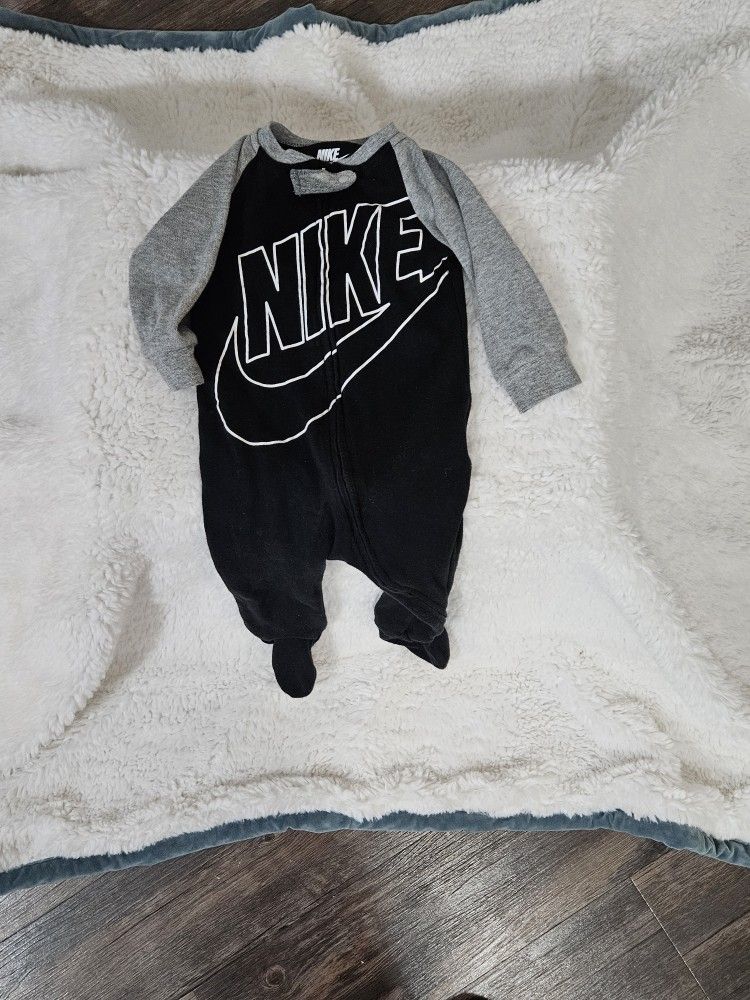 Brand New Nike 6 To 9 Months
