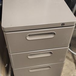 3 Drawer Metal filing cabinet with keys