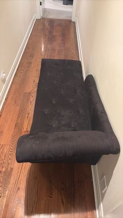 Black chaise lounger