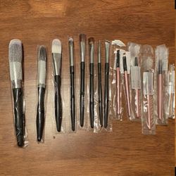 Collection of Make-Up Brushes 