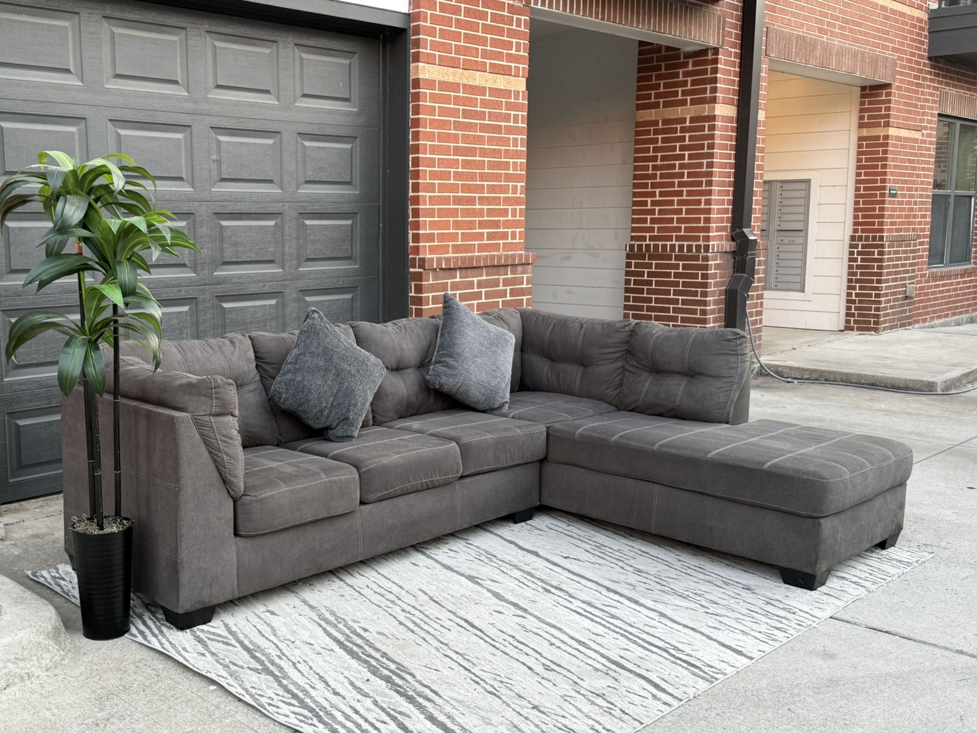 Ashley Furniture Sectional Couch Gray 💥💥FREE DELIVERY🚚🚚