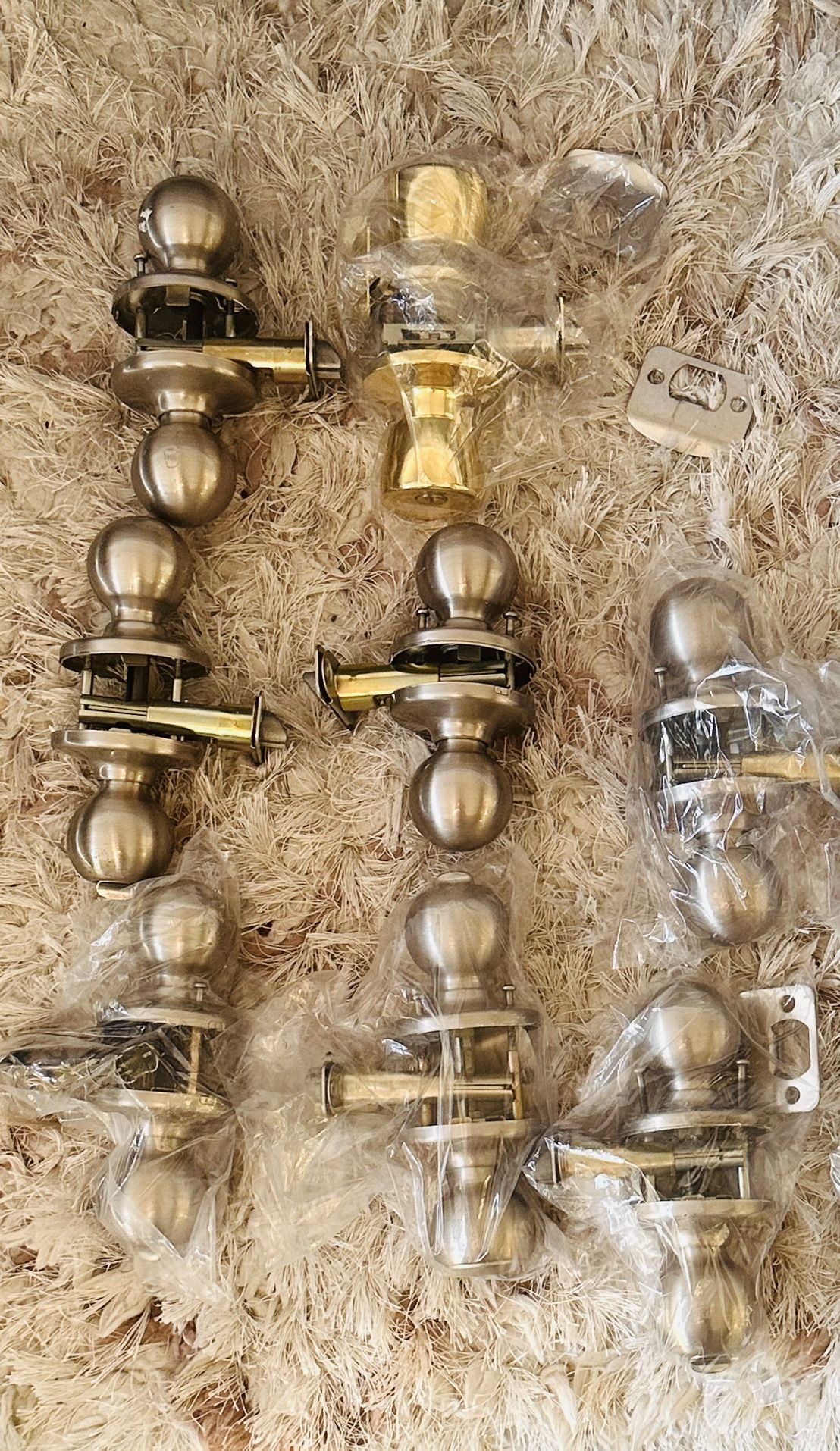 Door Knobs Interior & Exterior w Keys