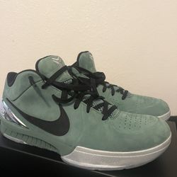 Kobe 4 “Girl Dad” Size 12