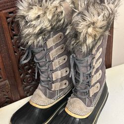Sorel Joan of Arctic Suede Faux Fur Snow Winter Boots Women Size 6.5 gray / Brown  Mid Calf 9.5. Excellent condition