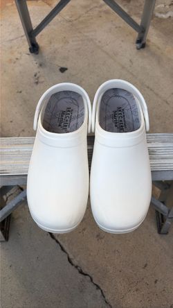 Skechers women’s size 8