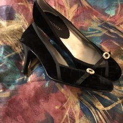 New Never Worn High Heel Black Velvet Satin Shoes Size 10