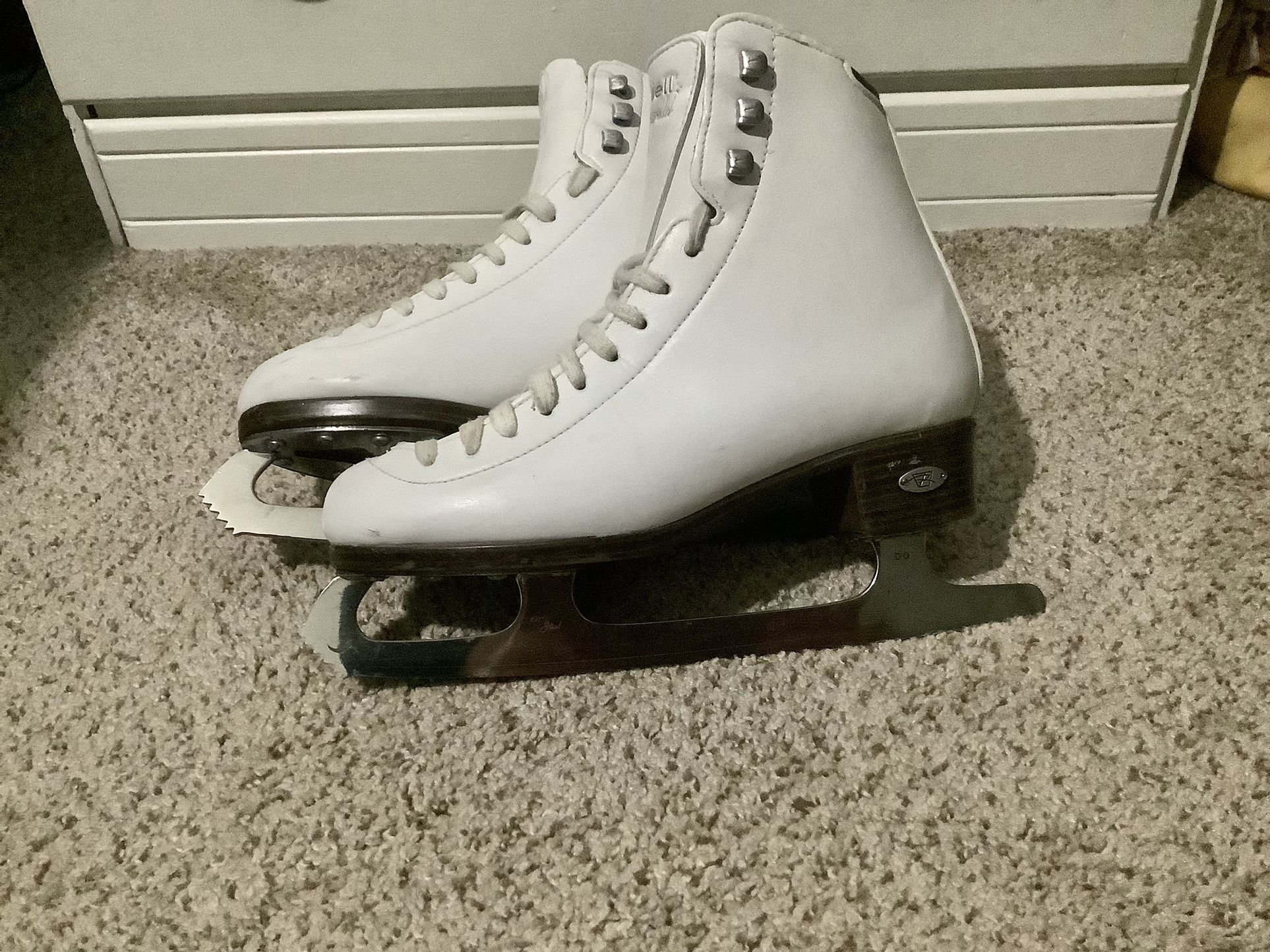 Riedell Emerald Women’s Skates, Size: 6 1/2, Color: White, Blades: Riedell Luna