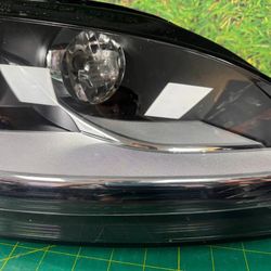 2008-2010 AUDI TT RIGHT XENON HEADLIGHT HEADLAMP OEM 8J0941030L