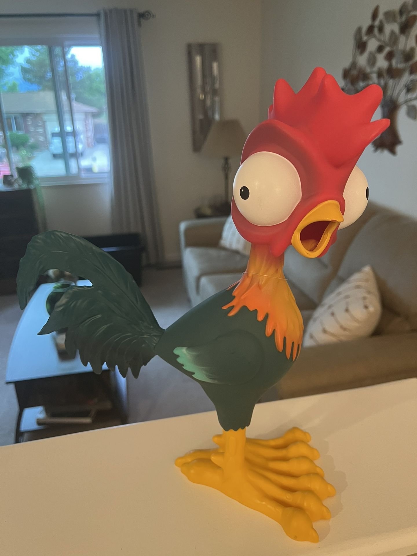 Disney, Hey Hey Moana Squeeze And Scream Hei Hei Chicken/Rooster 12 “ Toy