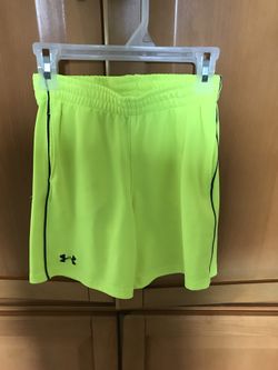 Boys Under Armour shorts sz5