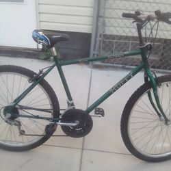 15 Speed Green Huffy Bicycle In Perfect Condition E
