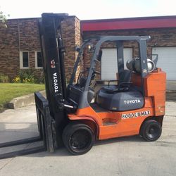 Toyota Heavy Duty 10K LB. 3 Stage Forklift 
