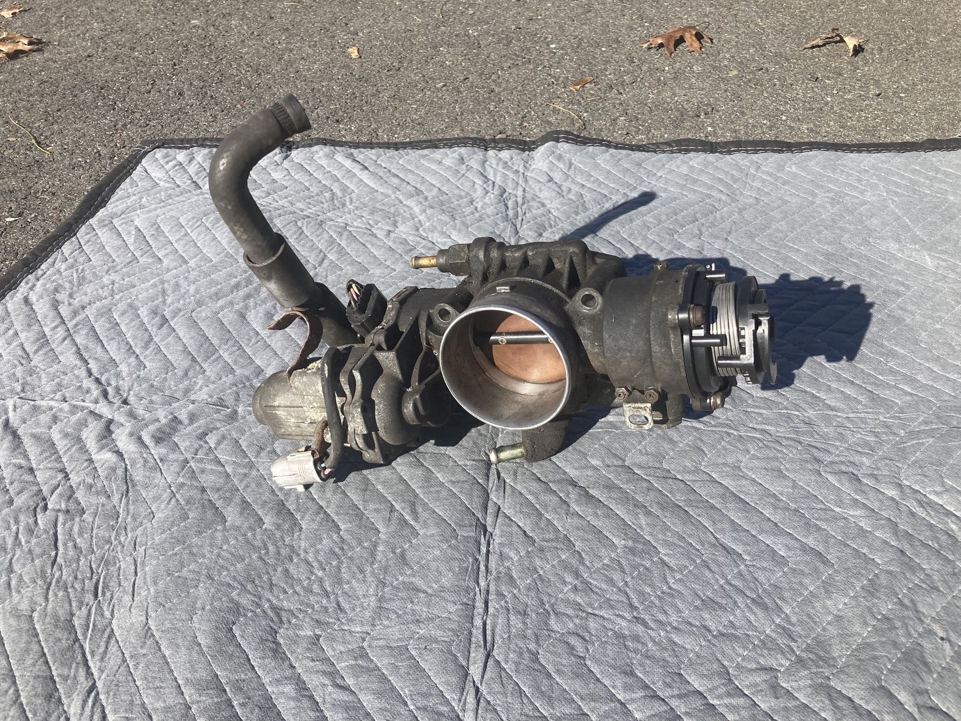 Used Fuel Injection Throttle Body fits: 2000 Toyota Tundra 8 cylinder
