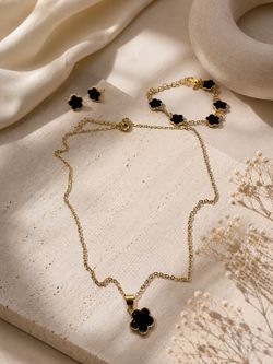 Necklace set with ear rings and bracelet