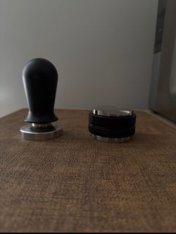 Coffee tamper and coffee distributor