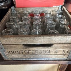 Kristopherson Wooden Milk Crate With 20 Half Pint Glass Milk Jars 