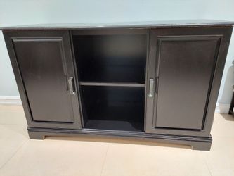 Cabinet with adjustable shelves