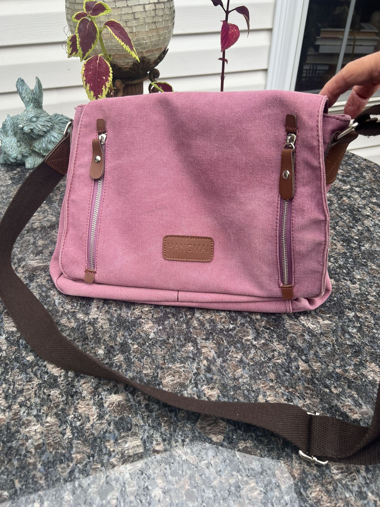 Hangman canvas messenger bag in dusty magenta /pink