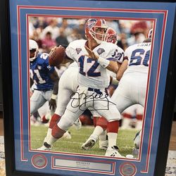 BUFFALO BILLS Jim Kelly Signed Photo. Complete with JSA COA. Measures 22x26