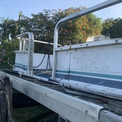 Pontoon Boat 18’ Cheap