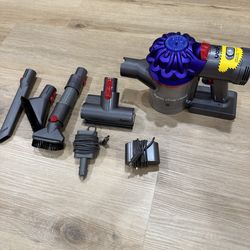 Dyson V7 Cordless Vacuum Car+Boat – With Attachments