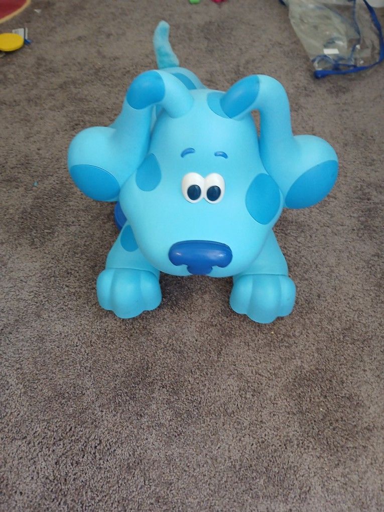 Trax Blue's Clues Snack Time Ride-On Toy for 18-30 Months, Rechargeable Battery with 20 Sounds