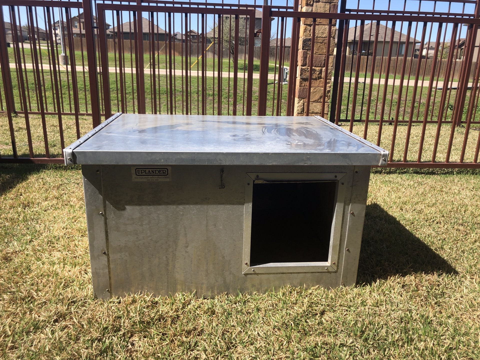 Uplander dog house