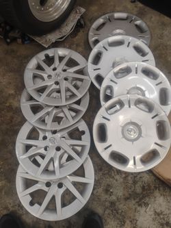 Toyota / Scion/Prius Silver Hubcaps Set
