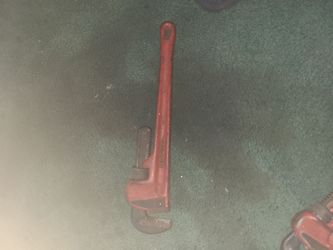 Heavy Duty Red Pipe Wrench 18"
