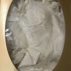 Perfect Condition Wedding Dress Size Four 