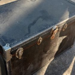 Flat Top Trunk/chest