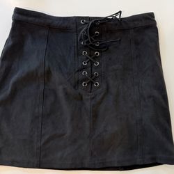 Forever 21 Black Skirt Women’s Mini Skirt Front Ties & Has a Side Zipper Sz 29 M