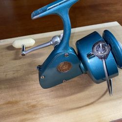 Vintage Penn Spinfisher 704 “Greenie” Spinning Reel Made in USA  Original  Teal