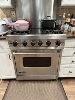 Vicking Gas Stove N  Free Hood   Good Fortune U