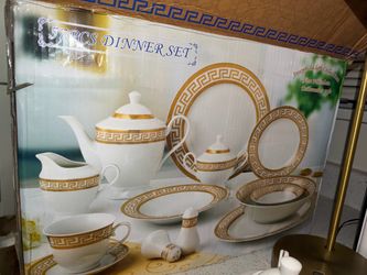 Porcelain dinner set
