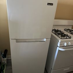 Apartment sized refrigerator