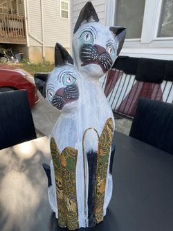 Cats statue