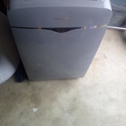 HISENSE 10000 BTU Portable Air Conditioner 
