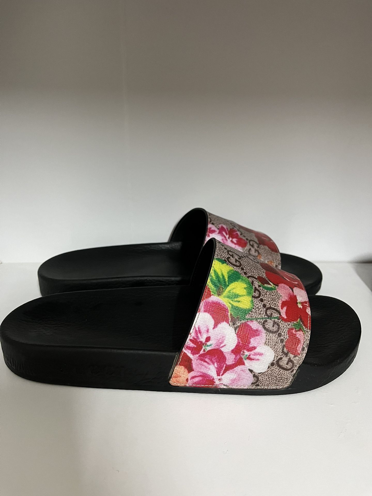 GUCCI SLIDES