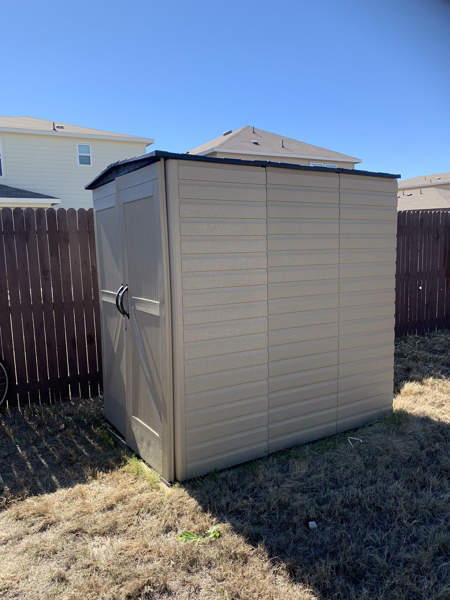 Shed, Rubbermaid Vertical Resin Outdoor Storage Shed for Sale in San ...