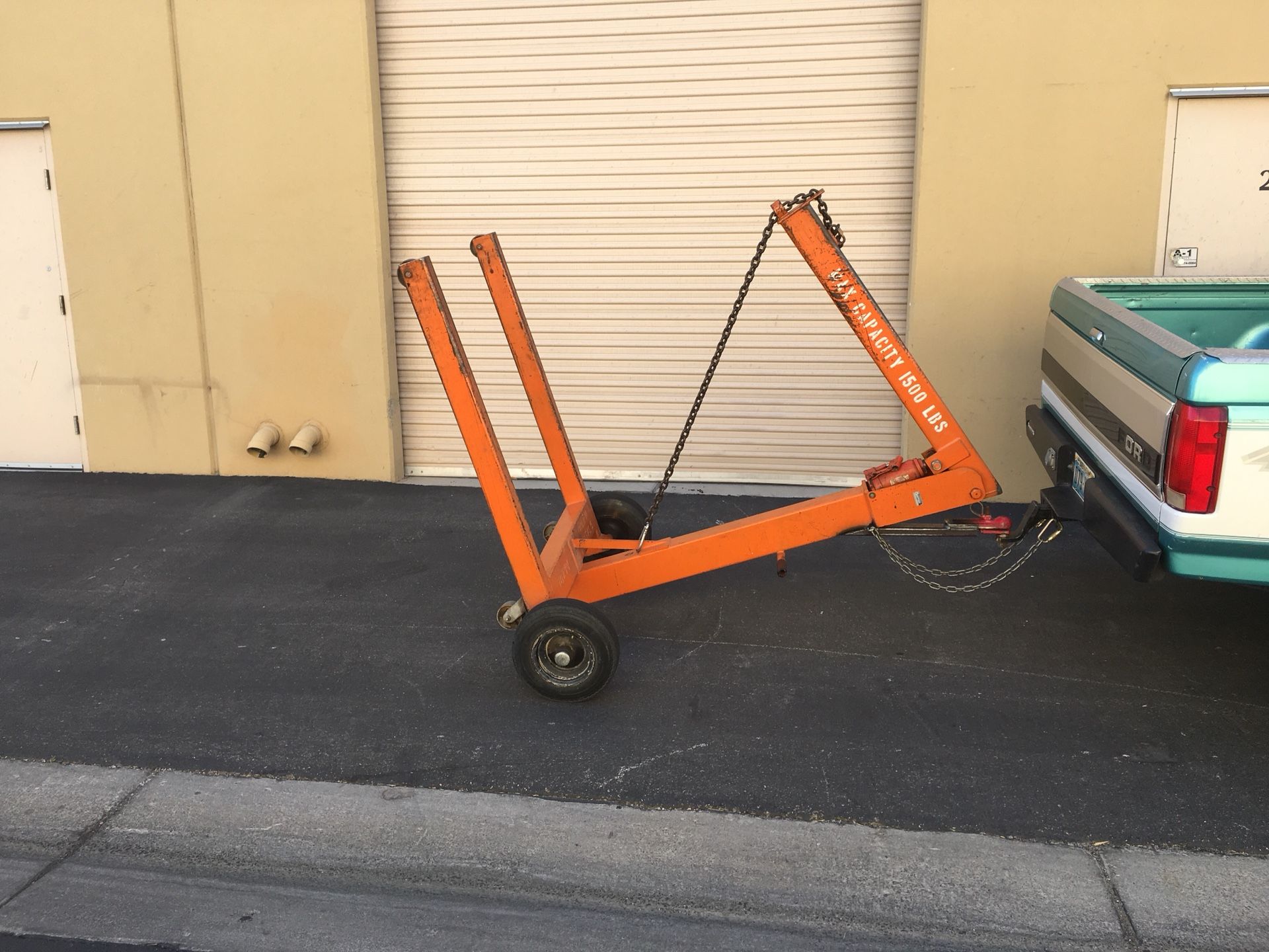 Towable engine hoist