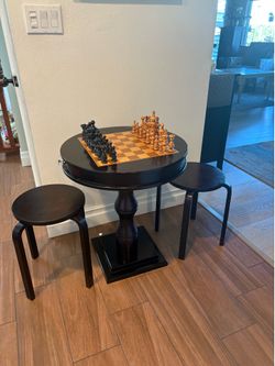 Round Pedestal Chess Table with Stools