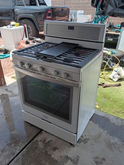 Whirlpool white Gas Stove
