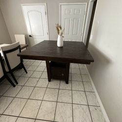 Dining Table / Mesa 