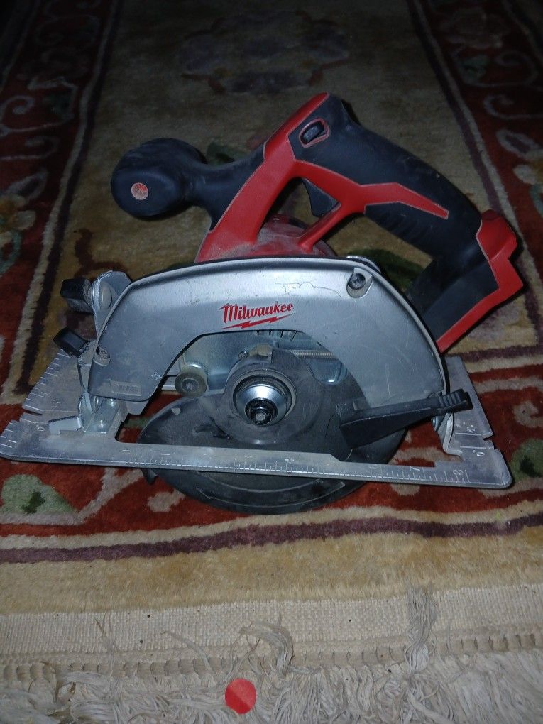 Milwaukee Cordless Circular Saw 