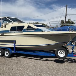 1983 Skipjack Express Cruiser 25 ft