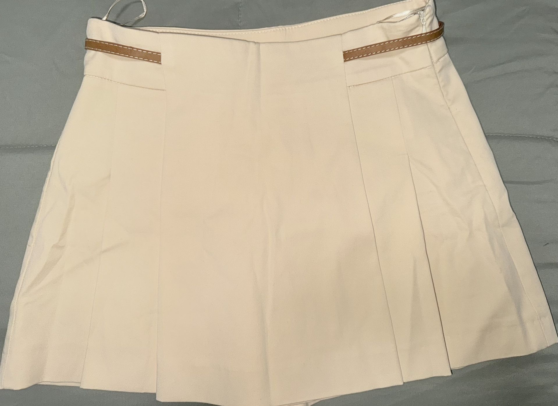 Zara Cream Pleated Skirt with Tan Accent. Size Xs