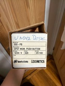 Locknetics SPDT MOM. PUSH BUTTON 660-PB