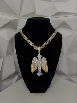 Angel cross VVS1 Moissanites(doesn’t come with chain)